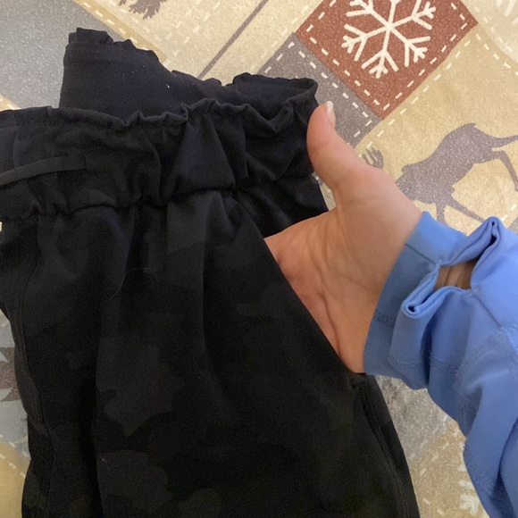Lululemon pants - Size 0 - Picture 2 of 4